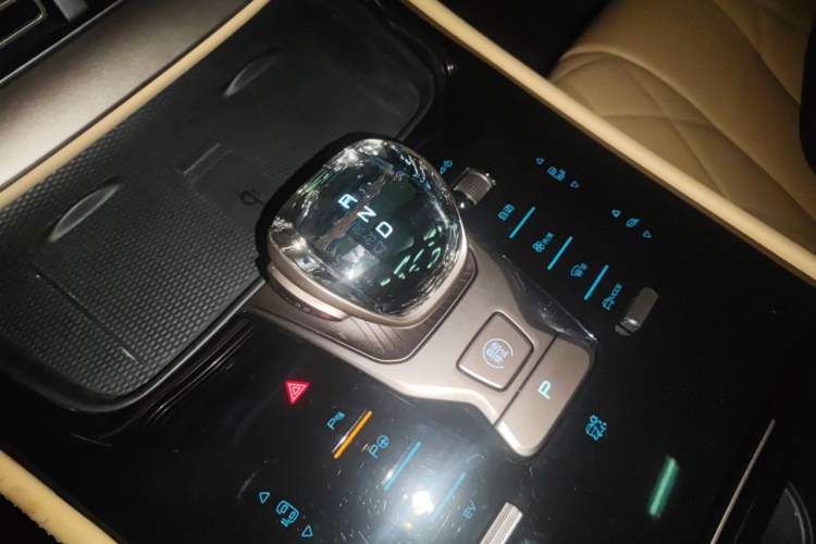 Used Denza D9 2022 DM-i 970 Four-Wheel Drive Flagship Model Gear Lever