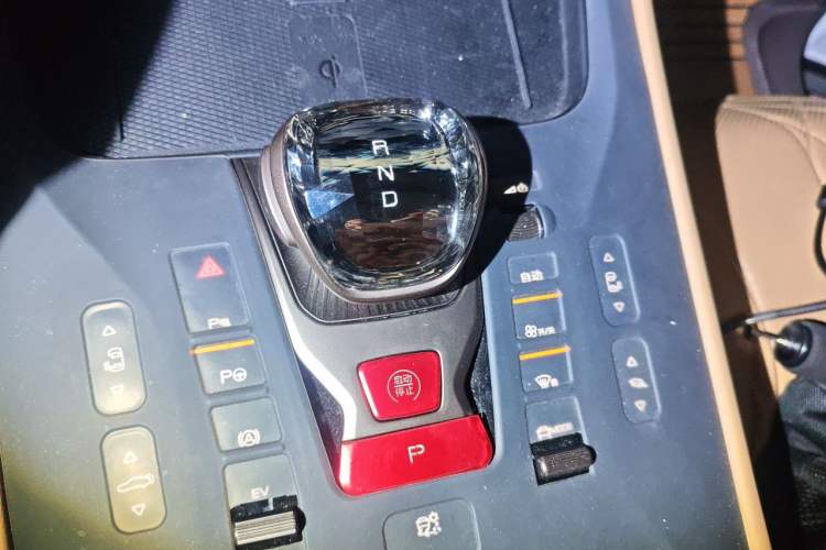 Used Denza D9 2022 DM-i 970 Four-Wheel Drive Flagship Model Gear Lever
