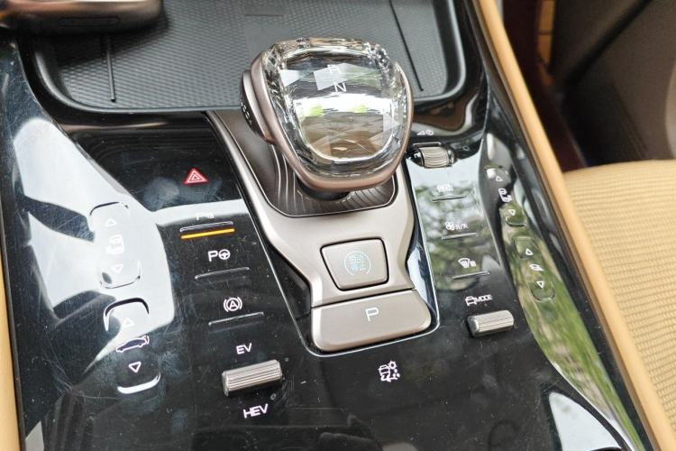 Used Denza D9 2022 DM-i 970 Four-Wheel Drive Flagship Model Gear Lever