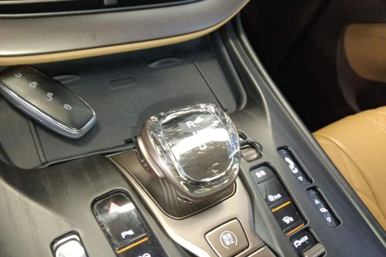 Used Denza D9 2022 DM-i 970 Four-Wheel Drive Flagship Model Gear Lever