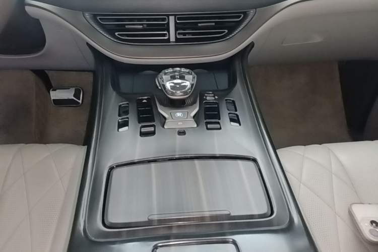 Used Denza D9 2022 DM-i 970 Four-Wheel Drive Prestige Model Gear Lever
