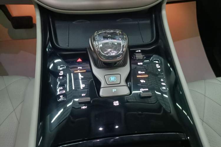 Used Denza D9 2022 DM-i 970 Four-Wheel Drive Prestige Model Gear Lever