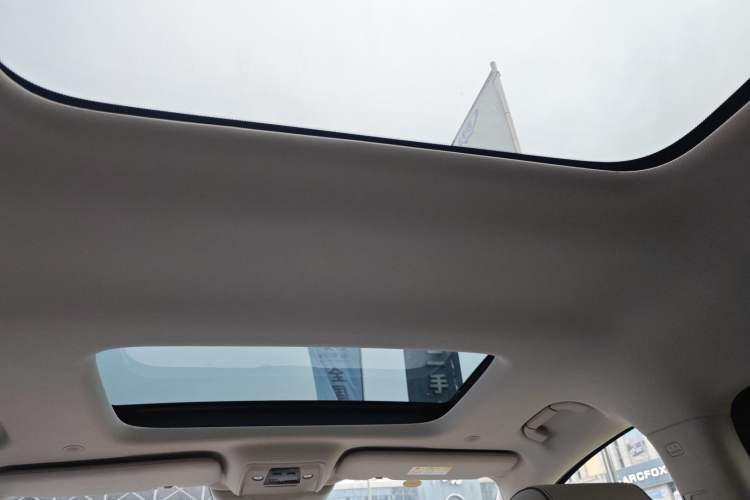 Used Denza D9 2022 DM-i 1040 Prestige Model Headliner