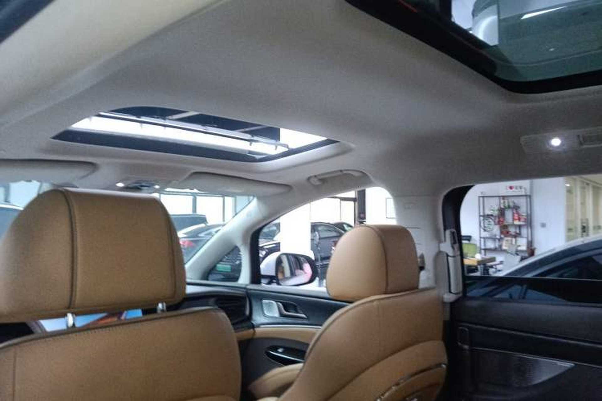 Used Denza D9 2022 DM-i 1040 Prestige Model Headliner