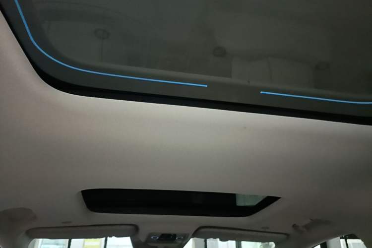 Used Denza D9 2022 EV 620 Prestige Model Headliner