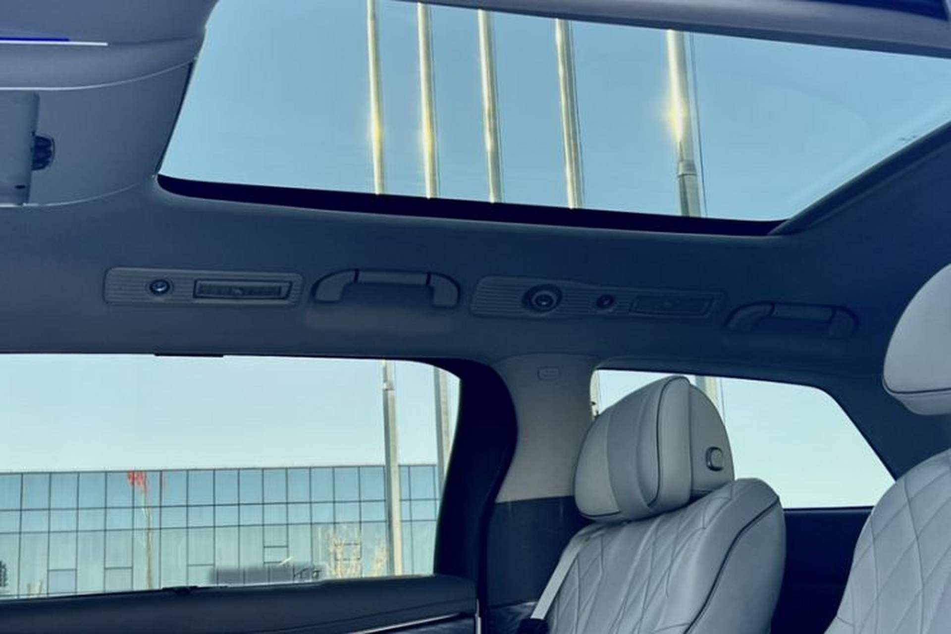 Used Denza D9 2022 DM-i 1040 Prestige Model Headliner