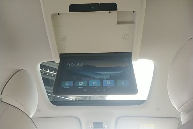 Used Denza D9 2022 DM-i 1040 Prestige Model Headliner
