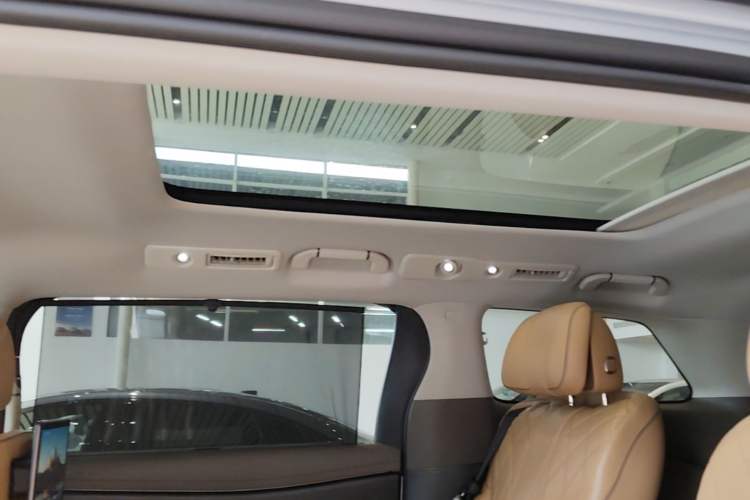 Used Denza D9 2022 DM-i 970 Four-Wheel Drive Prestige Model Headliner