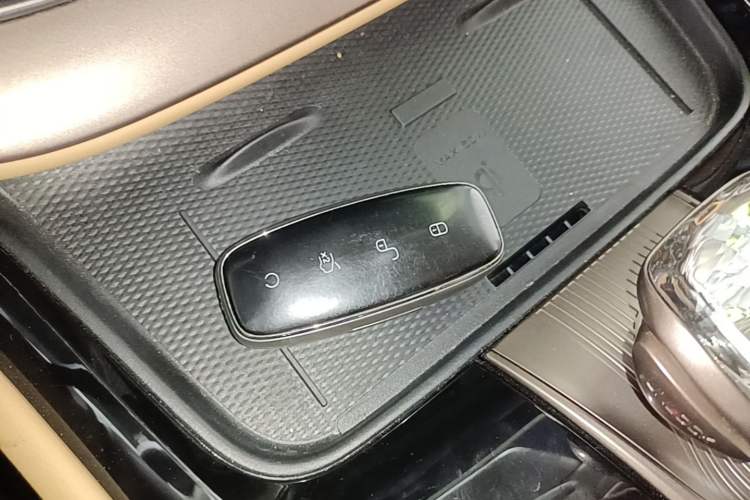 Used Denza D9 2022 DM-i 970 Four-Wheel Drive Flagship Model Interior 1