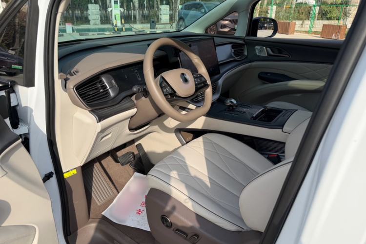 Used Denza D9 2022 DM-i 970 Four-Wheel Drive Flagship Model Interior 1