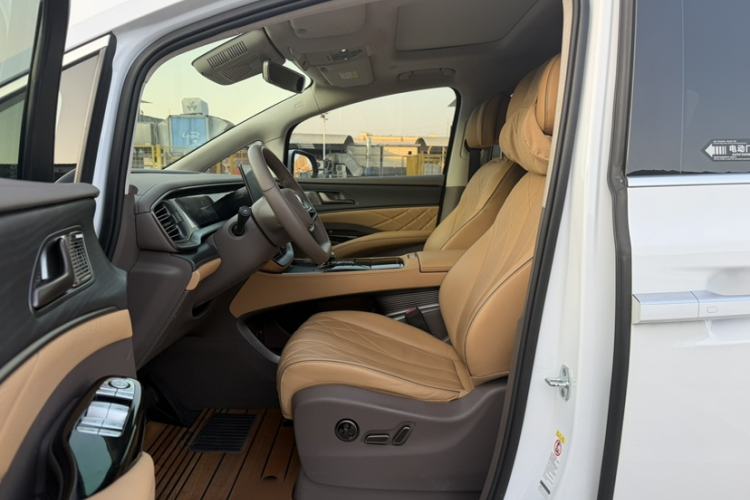 Used Denza D9 2022 DM-i 970 Four-Wheel Drive Flagship Model Interior 1