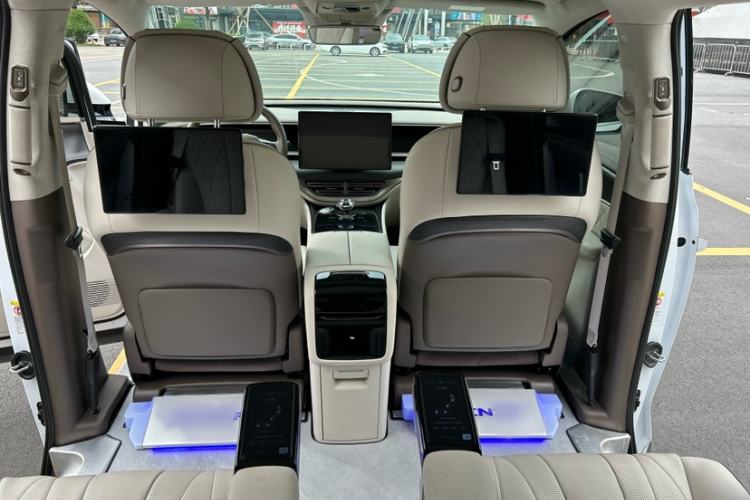 Used Denza D9 2022 DM-i 970 Four-Wheel Drive Flagship Model Interior 1
