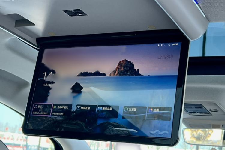 Used Denza D9 2022 DM-i 1040 Prestige Model Interior 15
