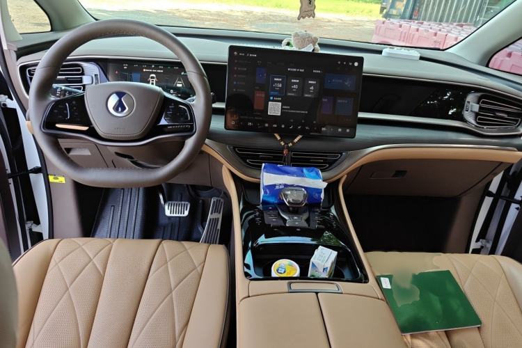 Used Denza D9 2022 DM-i 970 Four-Wheel Drive Prestige Model Interior 2
