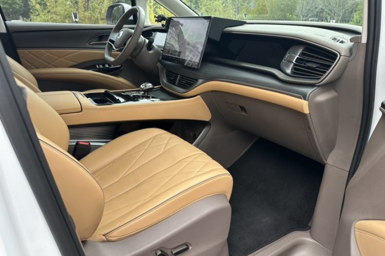 Used Denza D9 2022 DM-i 970 Four-Wheel Drive Prestige Model Interior 2