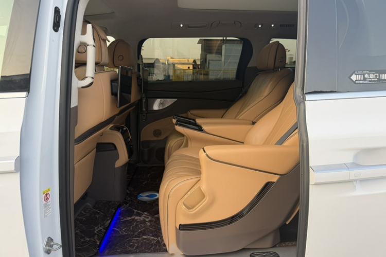 Used Denza D9 2022 DM-i 970 Four-Wheel Drive Flagship Model Interior 2