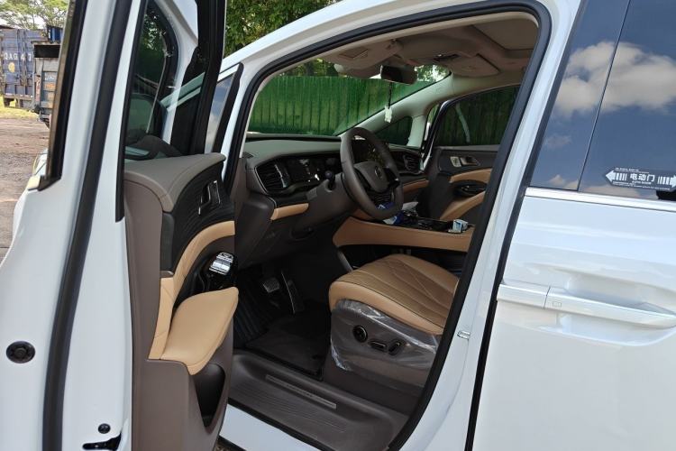Used Denza D9 2022 DM-i 970 Four-Wheel Drive Prestige Model Interior 3