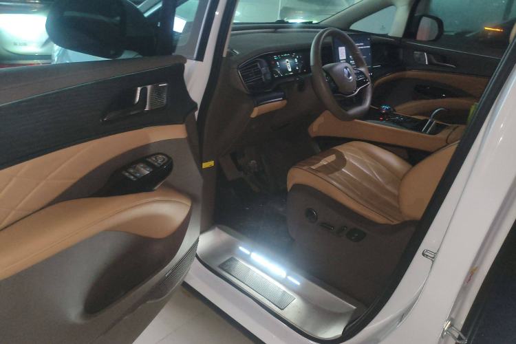 Used Denza D9 2022 DM-i 970 Four-Wheel Drive Flagship Model Interior 3