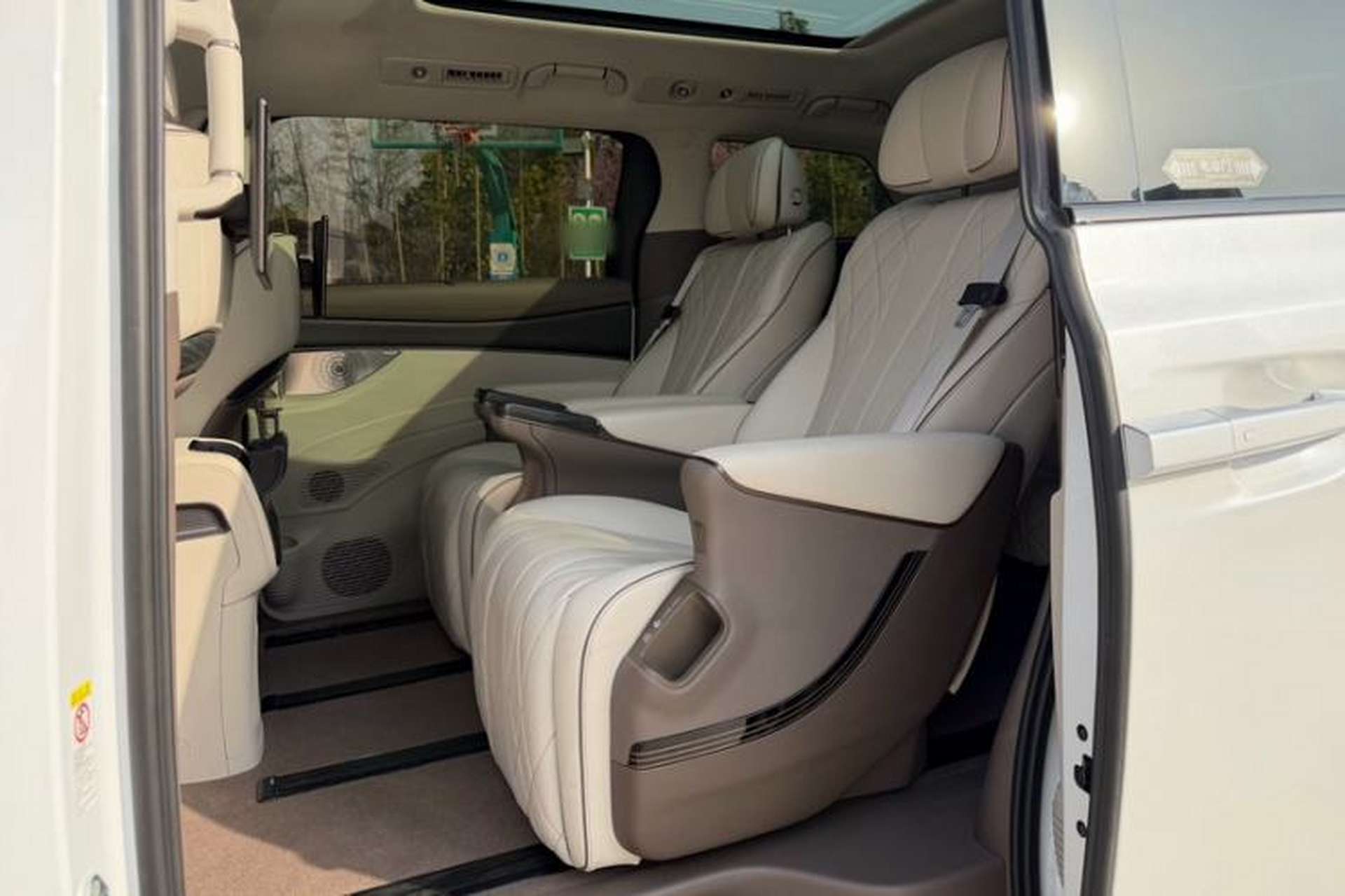Used Denza D9 2022 DM-i 970 Four-Wheel Drive Flagship Model Interior 3