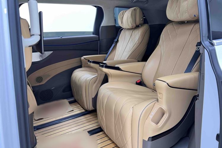 Used Denza D9 2022 DM-i 970 Four-Wheel Drive Flagship Model Interior 4