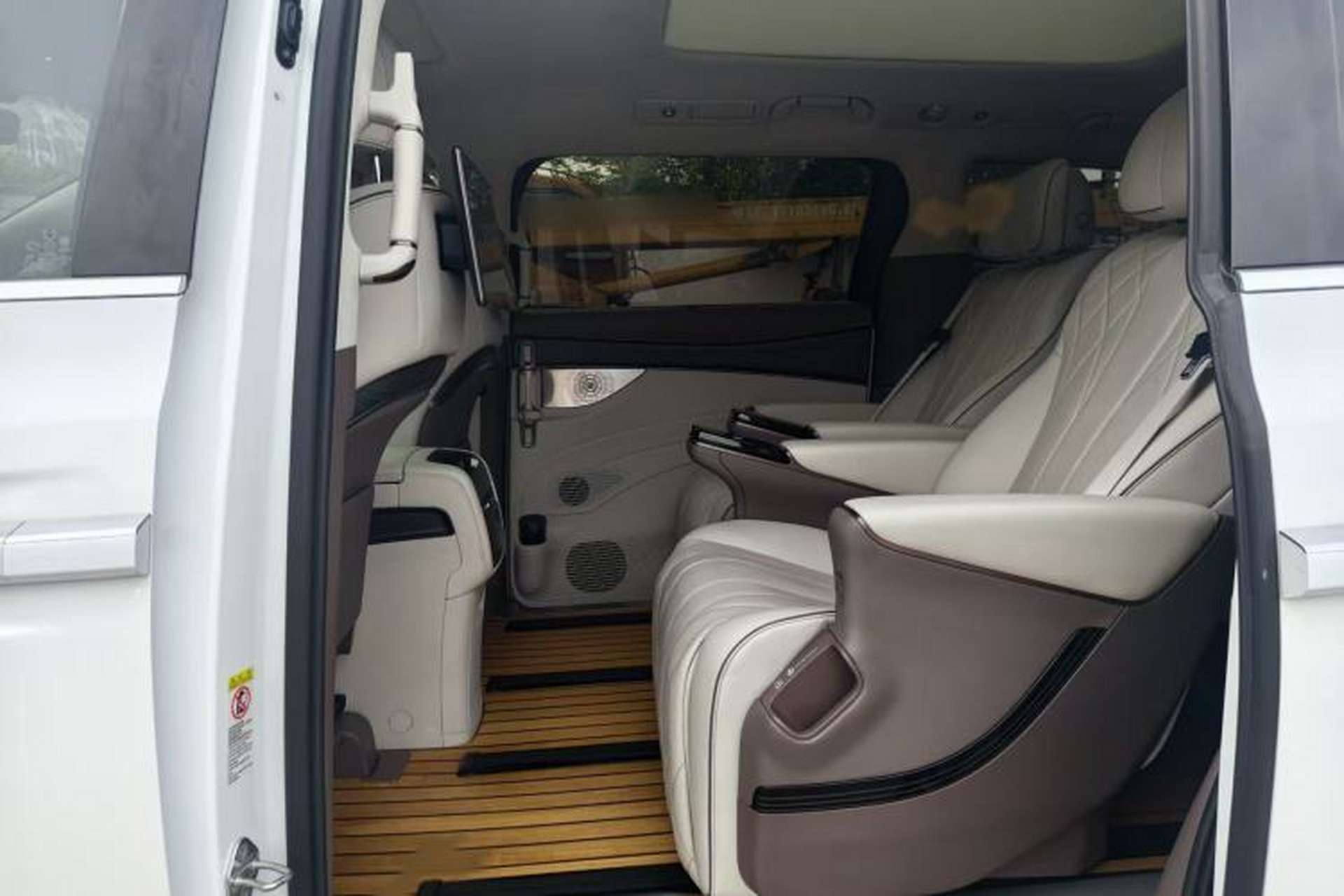 Used Denza D9 2022 DM-i 970 Four-Wheel Drive Flagship Model Interior 4