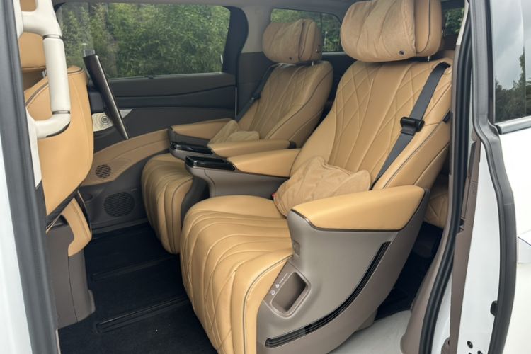Used Denza D9 2022 DM-i 970 Four-Wheel Drive Prestige Model Interior 4