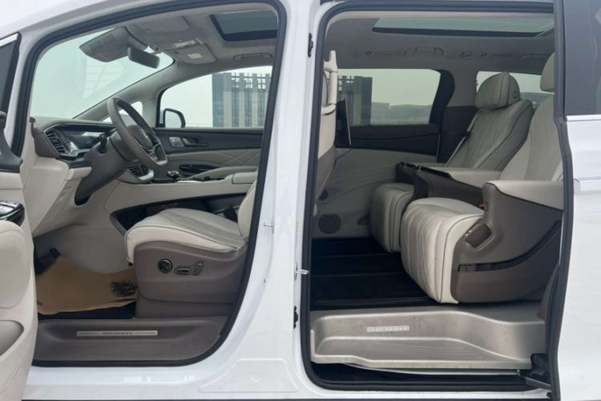 Used Denza D9 2022 DM-i 970 Four-Wheel Drive Flagship Model Interior 4