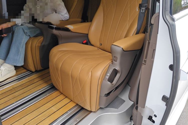 Used Denza D9 2022 DM-i 970 Four-Wheel Drive Flagship Model Interior 4