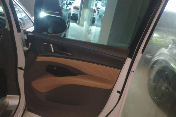 Used Denza D9 2022 DM-i 970 Four-Wheel Drive Flagship Model Interior 5