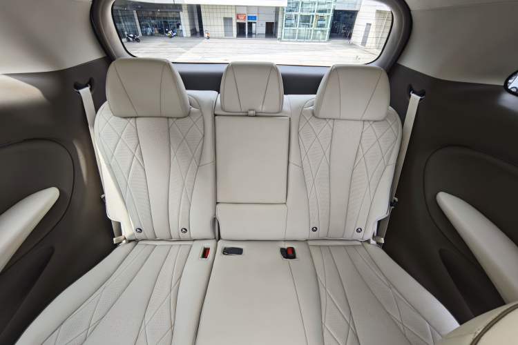 Used Denza D9 2022 DM-i 970 Four-Wheel Drive Flagship Model Interior 5