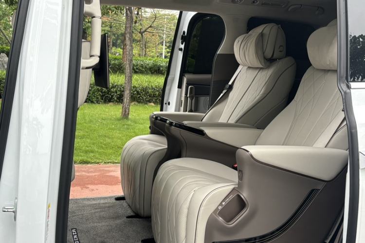 Used Denza D9 2022 DM-i 970 Four-Wheel Drive Flagship Model Interior 5