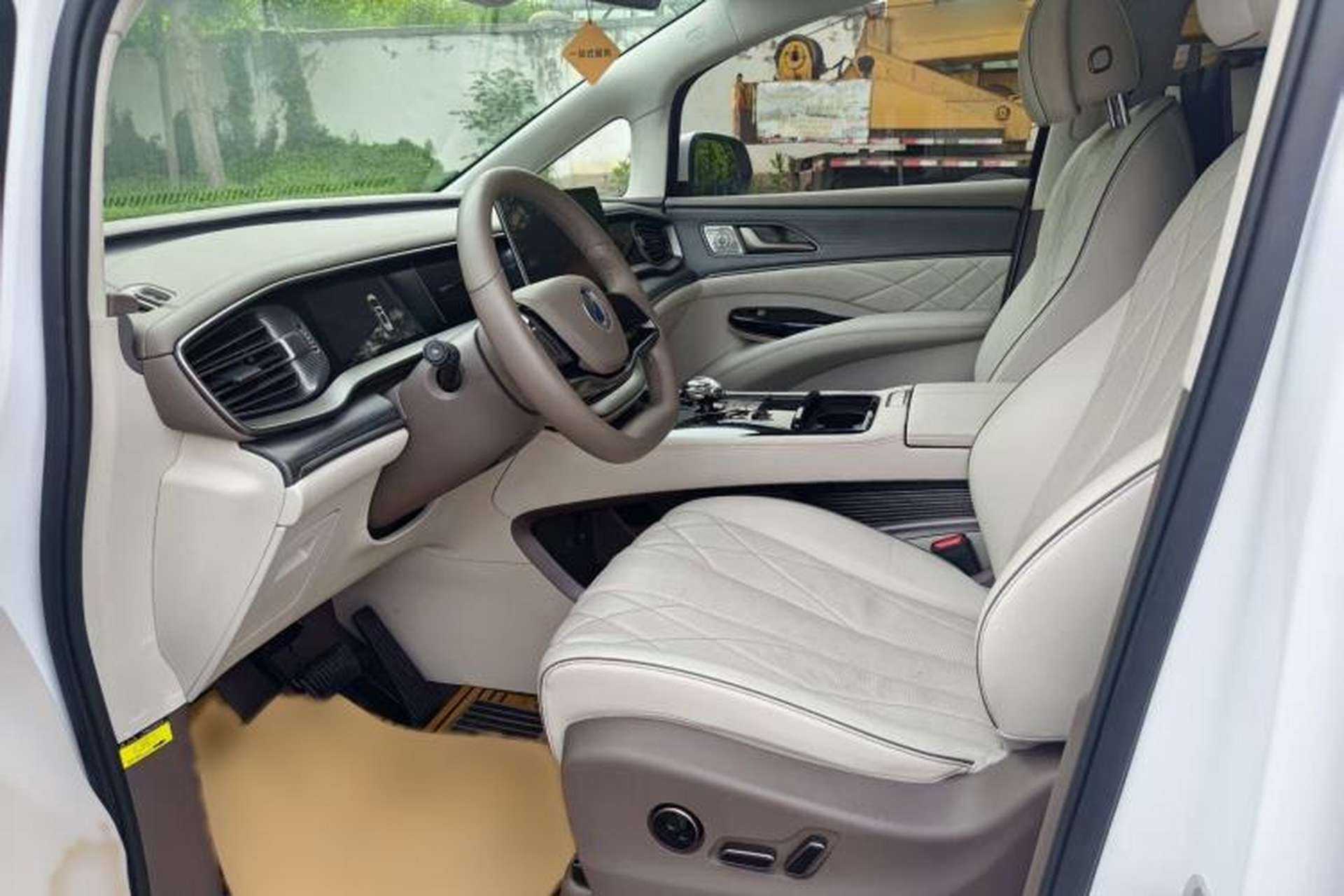 Used Denza D9 2022 DM-i 970 Four-Wheel Drive Flagship Model Interior 5