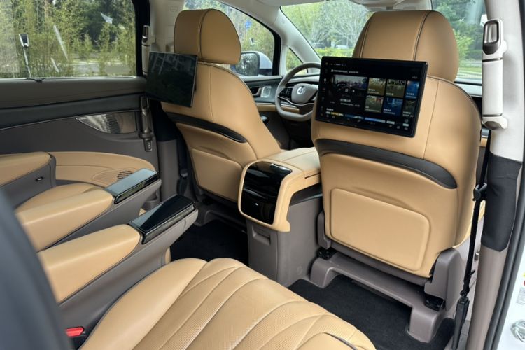 Used Denza D9 2022 DM-i 970 Four-Wheel Drive Prestige Model Interior 5
