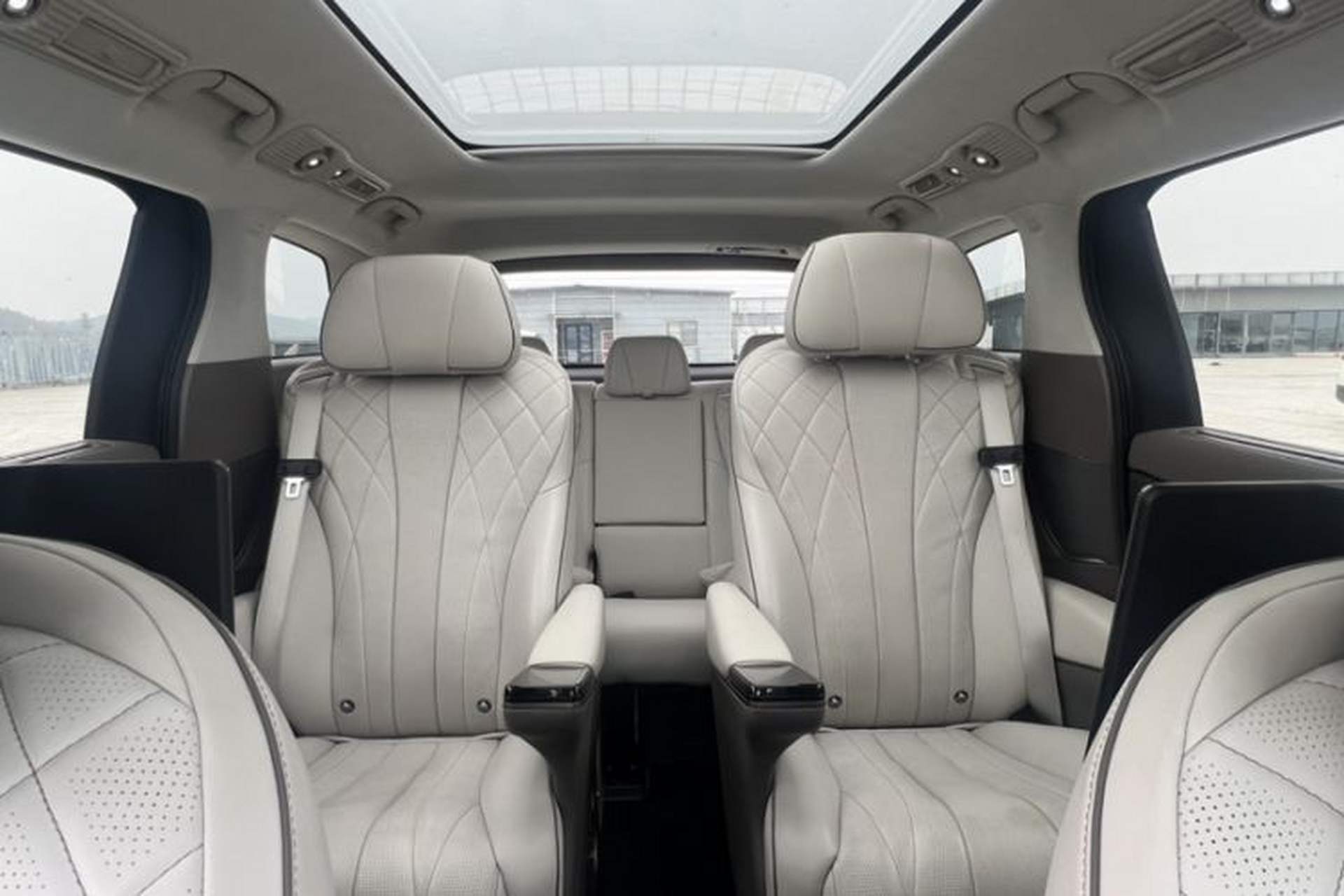 Used Denza D9 2022 DM-i 970 Four-Wheel Drive Flagship Model Interior 5