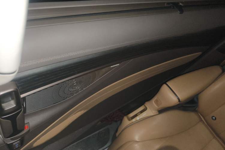 Used Denza D9 2022 DM-i 970 Four-Wheel Drive Flagship Model Interior 6