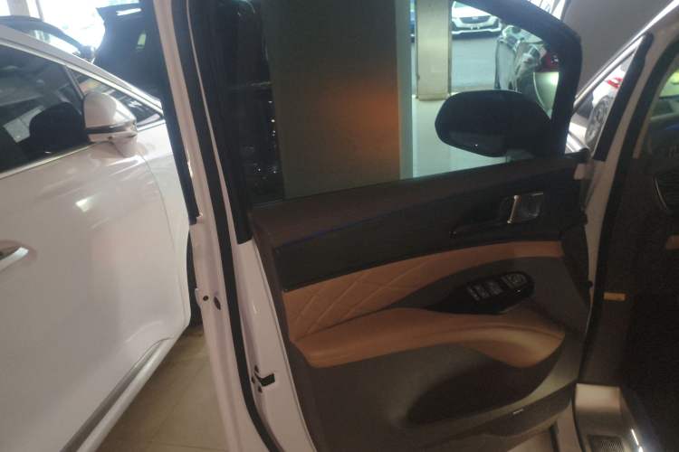 Used Denza D9 2022 DM-i 970 Four-Wheel Drive Flagship Model Interior 7