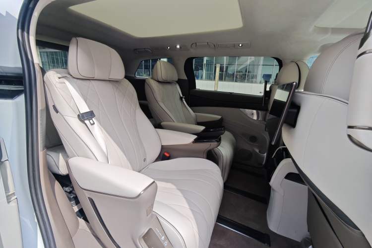 Used Denza D9 2022 DM-i 970 Four-Wheel Drive Flagship Model Interior 7