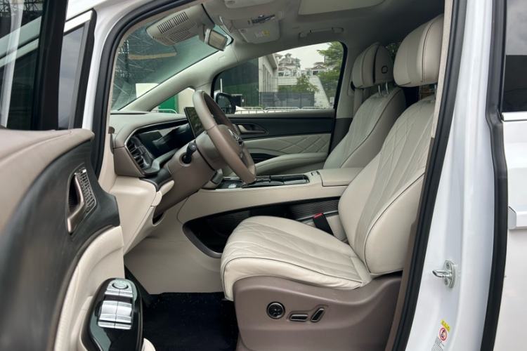 Used Denza D9 2022 DM-i 970 Four-Wheel Drive Flagship Model Interior 7