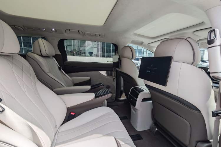 Used Denza D9 2022 DM-i 970 Four-Wheel Drive Flagship Model Interior 8