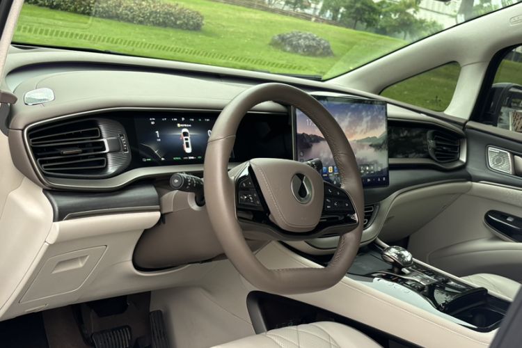 Used Denza D9 2022 DM-i 970 Four-Wheel Drive Flagship Model Interior 8