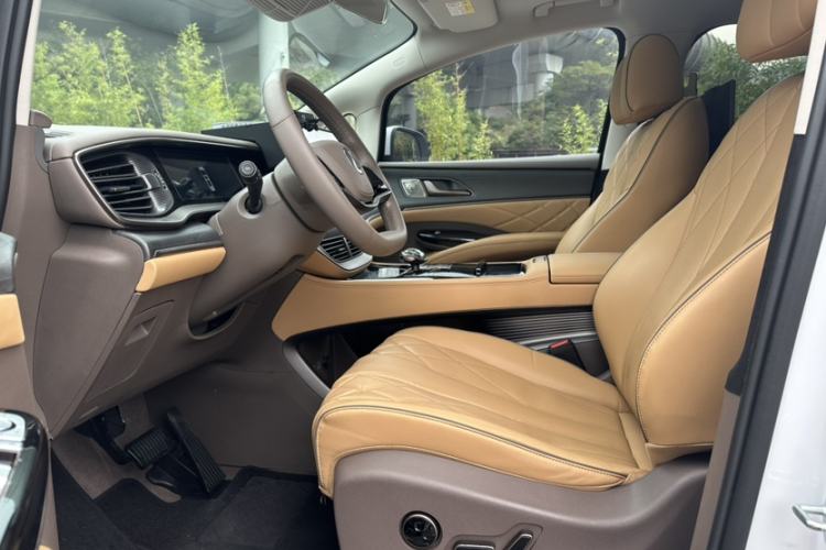 Used Denza D9 2022 DM-i 970 Four-Wheel Drive Prestige Model Interior 8