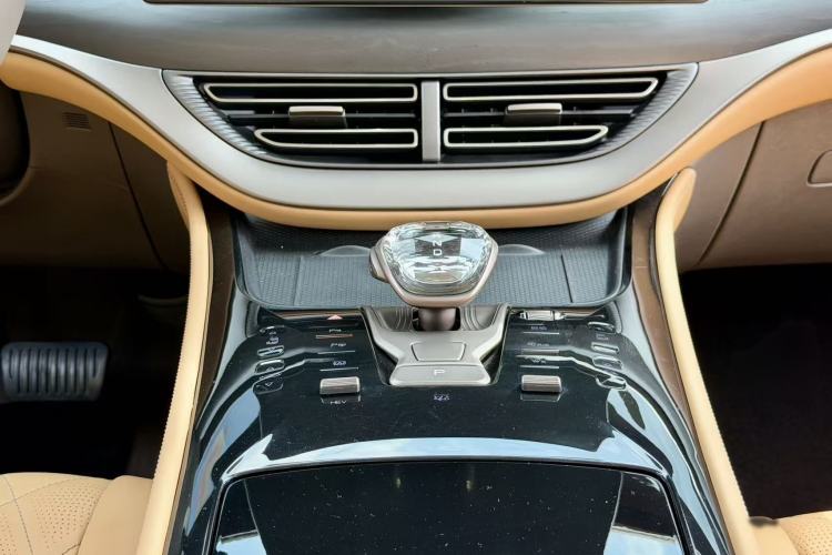 Used Denza D9 2022 DM-i 970 Four-Wheel Drive Flagship Model Interior 8
