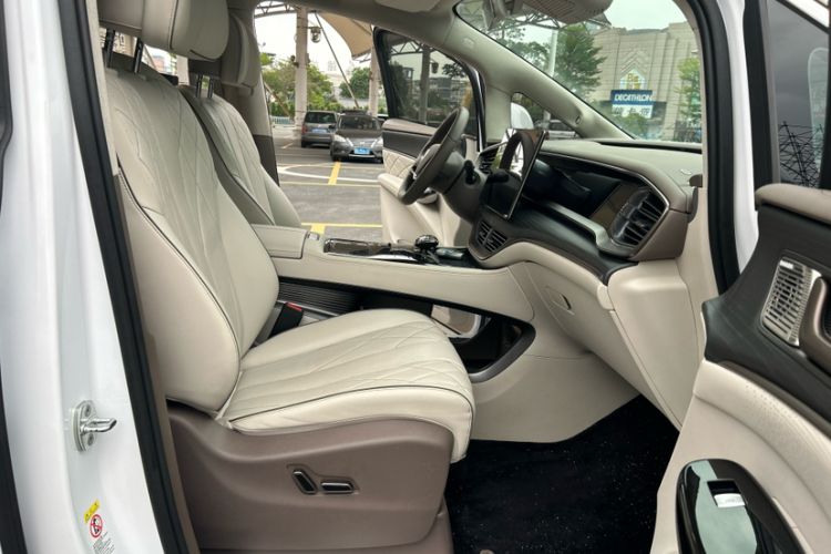 Used Denza D9 2022 DM-i 970 Four-Wheel Drive Flagship Model Interior 8