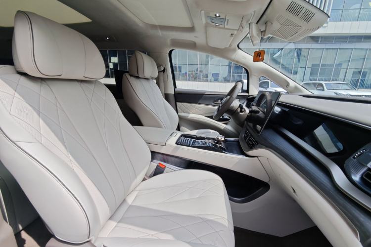Used Denza D9 2022 DM-i 970 Four-Wheel Drive Flagship Model Interior 9