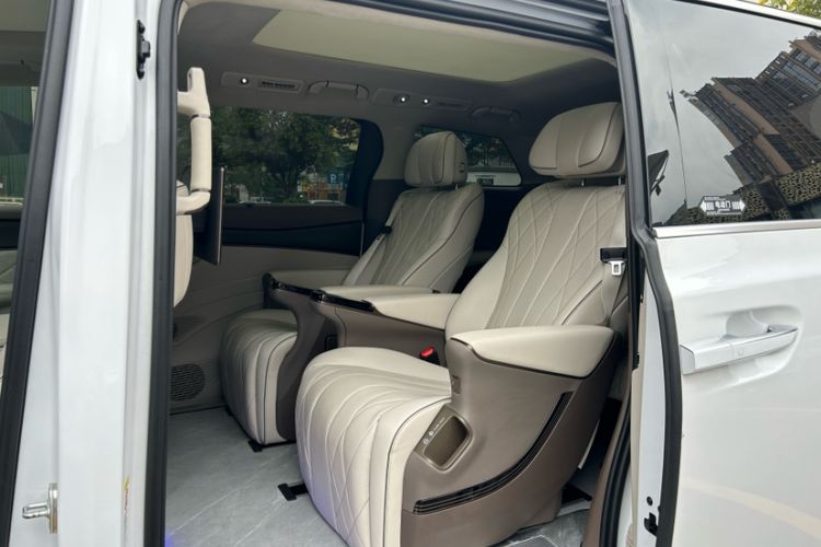 Used Denza D9 2022 DM-i 970 Four-Wheel Drive Flagship Model Interior 9