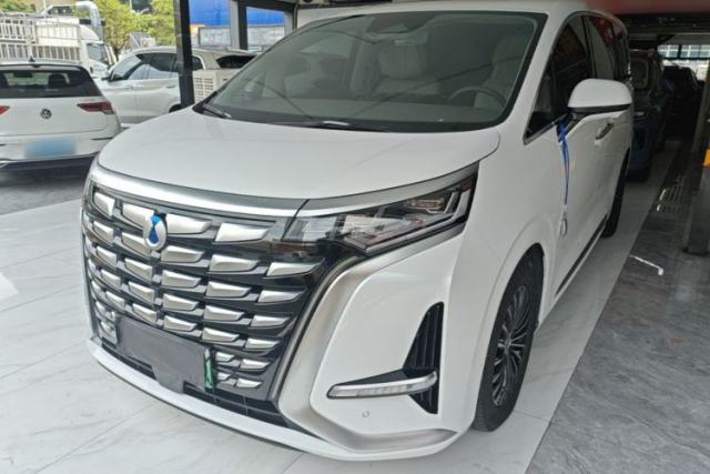 Used Denza D9 2022 DM-i 1040 Prestige Model