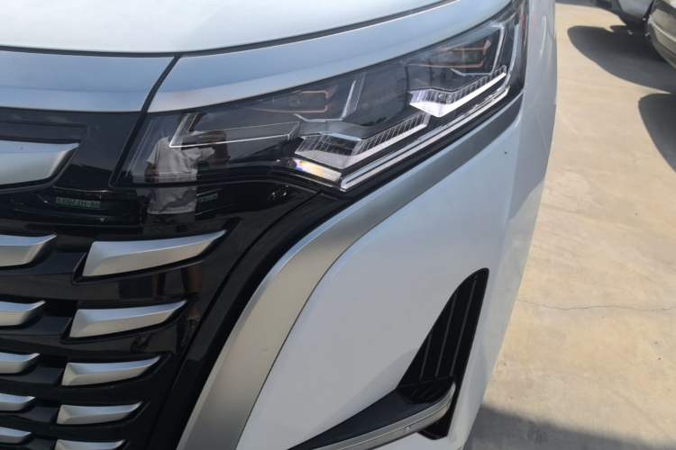 Used Denza D9 2022 DM-i 1040 Prestige Model Left Front Headlight