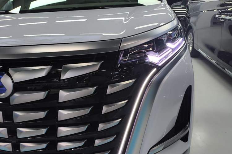 Used Denza D9 2022 DM-i 970 Four-Wheel Drive Flagship Model Left Front Headlight