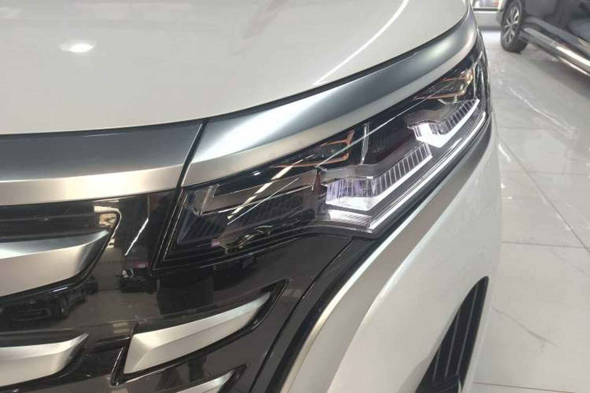 Used Denza D9 2022 DM-i 970 Four-Wheel Drive Prestige Model Left Front Headlight