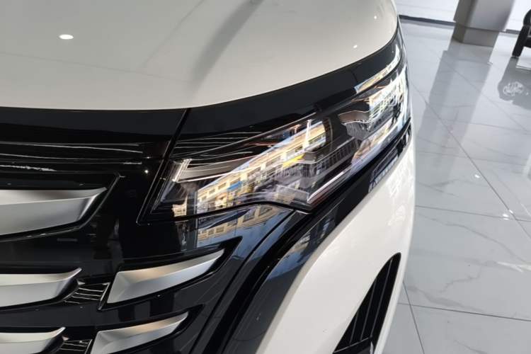 Used Denza D9 2022 DM-i 970 Four-Wheel Drive Prestige Model Left Front Headlight